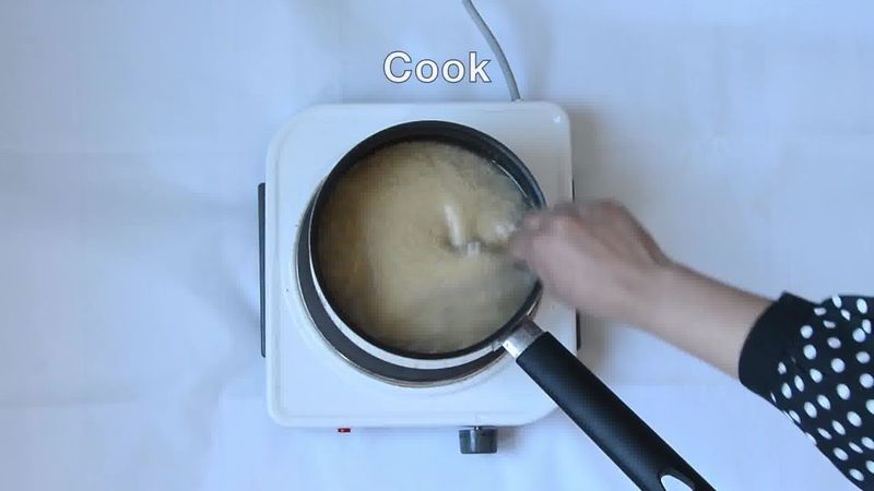 Image of the recipe cooking step-1-3 for Couscous with Sauteed Mushrooms Kidney Beans - Video