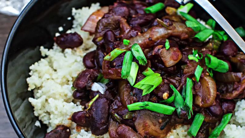 Image of the recipe cooking step-2-11 for Couscous with Sauteed Mushrooms Kidney Beans - Video