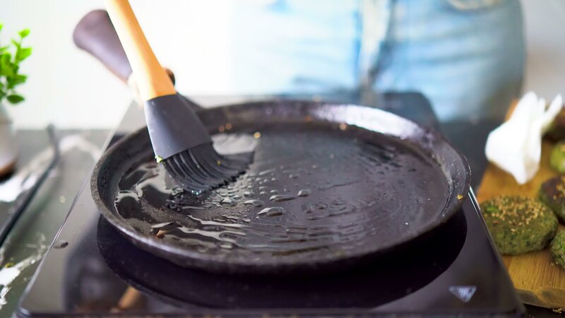 Image of the recipe cooking step-4-1 for Crispy Black Bean Veggie Patties