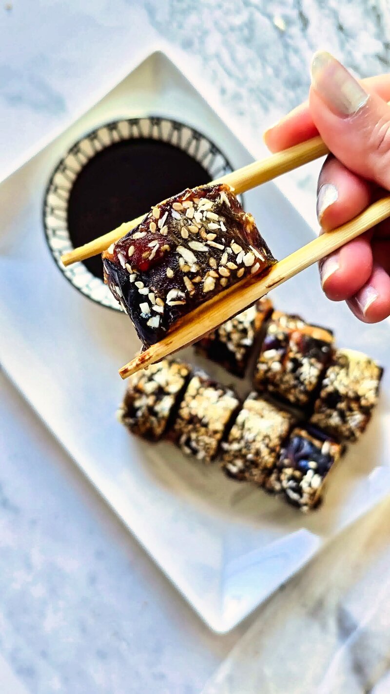 Image of the recipe cooking step-1-11 for Date Banana Sushi