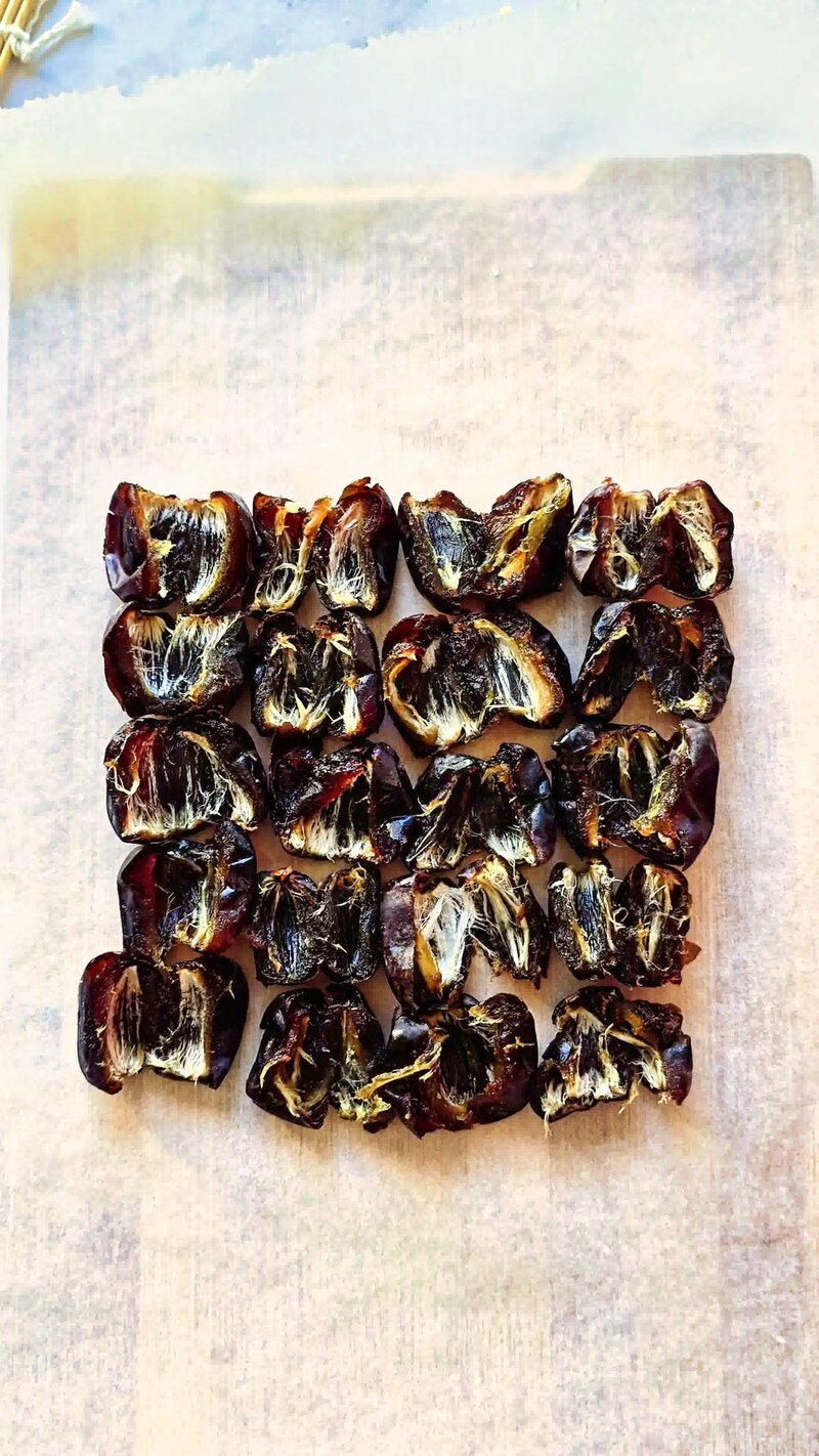 Image of the recipe cooking step-1-2 for Date Banana Sushi