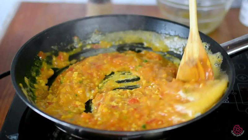 Image of the recipe cooking step-1-12 for Egg Bhurji