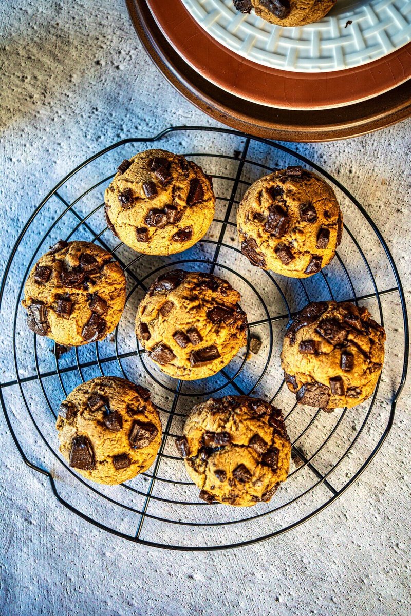Freshly baked eggless brown butter chocolate chip cookies cooling on a wire rack, crispy edges, chewy centers, and rich dark chocolate chunks