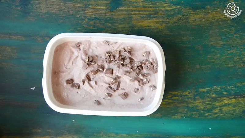 Image of the recipe cooking step-1-6 for Eggless Chocolate Hazelnut Ice Cream