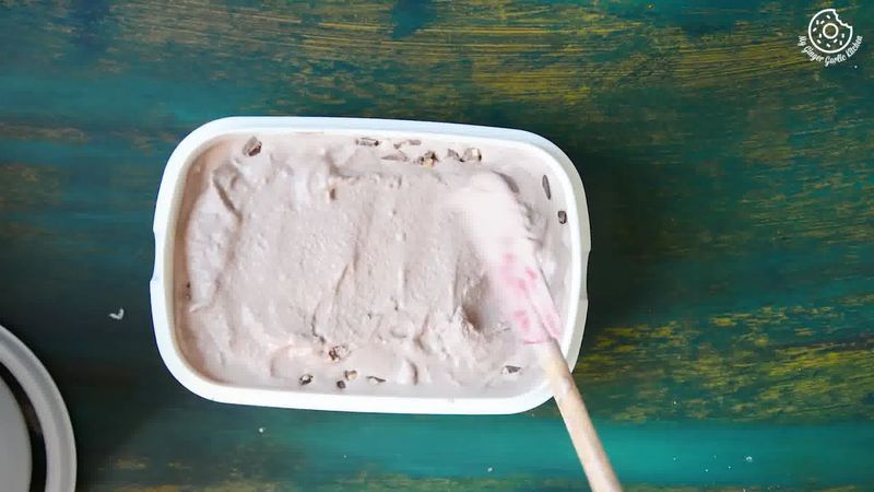 Image of the recipe cooking step-1-7 for Eggless Chocolate Hazelnut Ice Cream