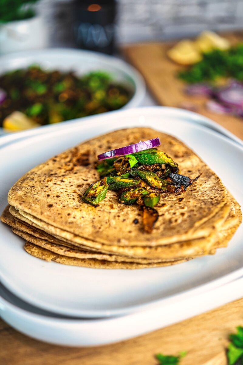 Flaxseed whole wheat paratha served with vegetable sabzi, healthy Indian flatbread recipe.