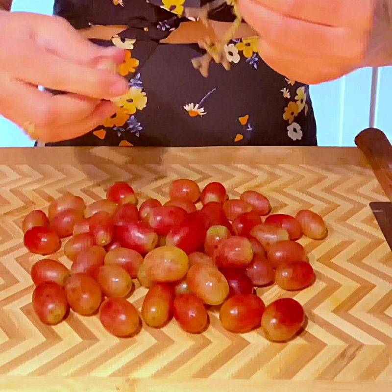 Image of the recipe cooking step-1-1 for Grape Salad