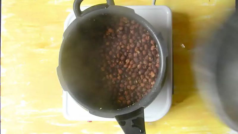 Image of the recipe cooking step-1-4 for How to Make Halwa Chana Poori – Ashtami Prashad