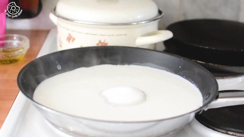 Image of the recipe cooking step-1-1 for How to Make Sweetened Condensed Milk