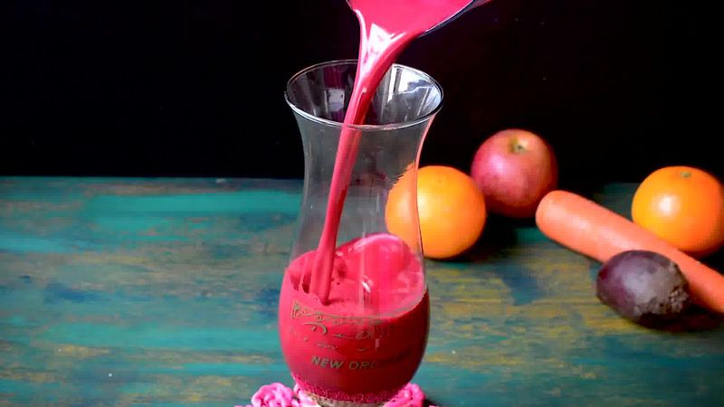 Image of the recipe cooking step-1-3 for How To Make Detox Heart Beet Juice | Video Recipe