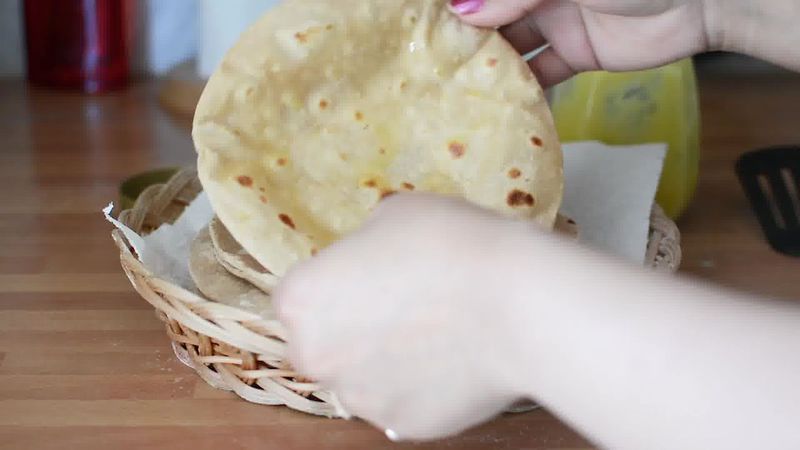 Image of the recipe cooking step-5-6 for Roti Recipe - How to Make Roti/Chapati