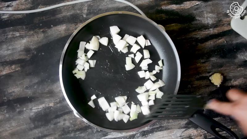 Image of the recipe cooking step-1-2 for Thai Pineapple Fried Rice (Vegan)