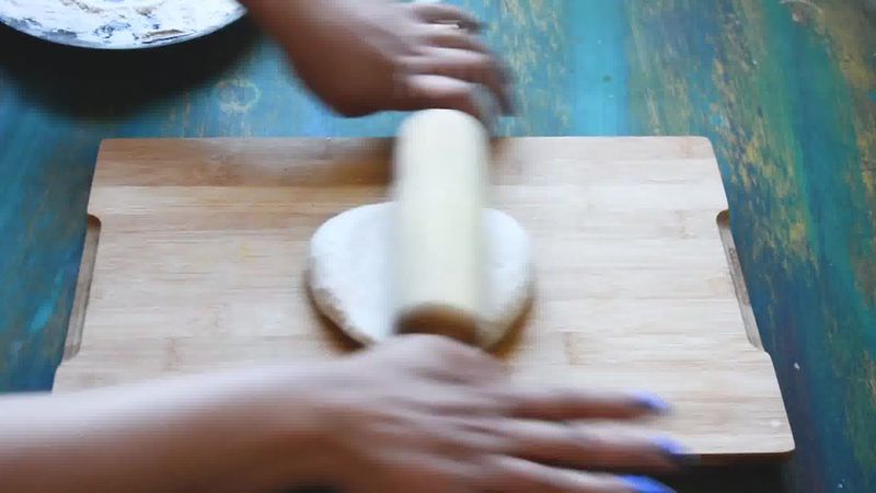Image of the recipe cooking step-4-1 for Paneer Stuffed Naan Recipe