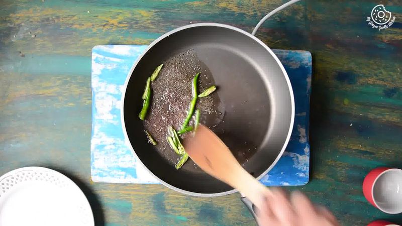 Image of the recipe cooking step-3-2 for Instant Oats Rava Dhokla Recipe - Oats Suji Ka Dhokla