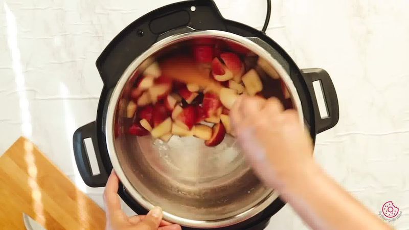Image of the recipe cooking step-1-3 for Instant Pot Peach Jam