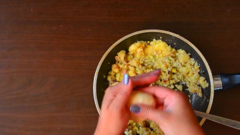 Image of the recipe cooking step-5-4 for Rajasthani Mawa Kachori Recipe
