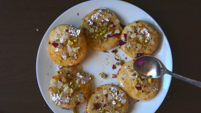 Image of the recipe cooking step-7-4 for Rajasthani Mawa Kachori Recipe
