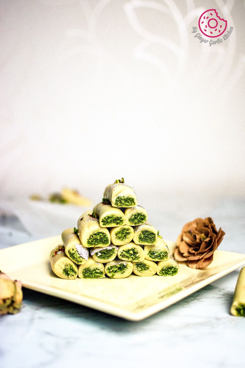 kaju roll mithai - um doce real tradicional feito de pó de caju e