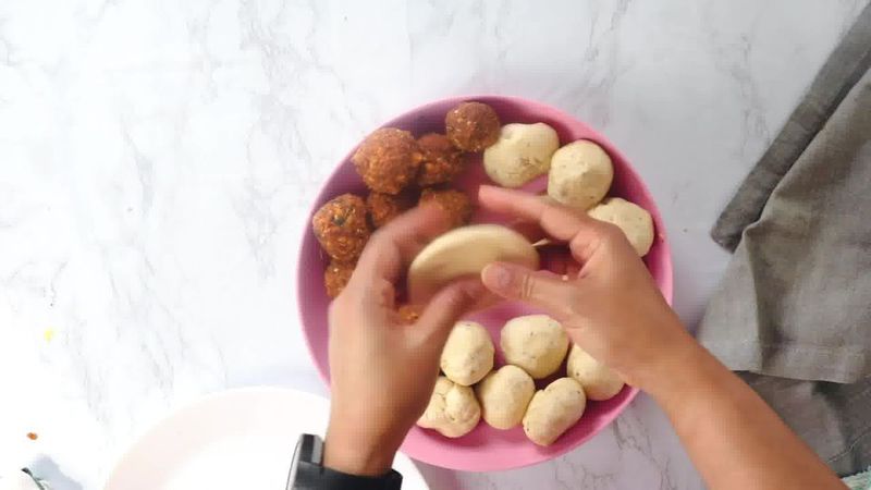 Image of the recipe cooking step-3-2 for Khasta Moong Dal Kachori