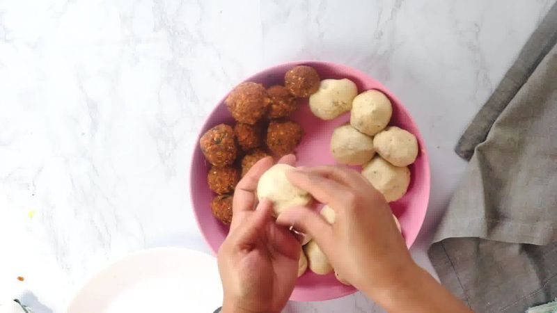 Image of the recipe cooking step-3-4 for Khasta Moong Dal Kachori