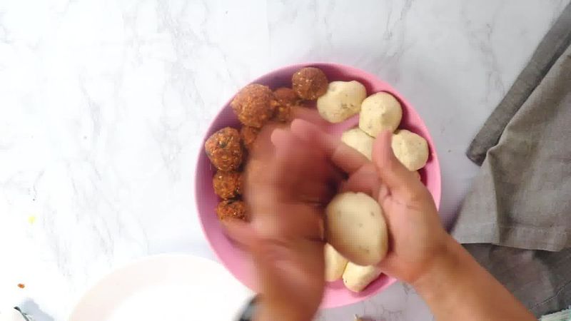 Image of the recipe cooking step-3-5 for Khasta Moong Dal Kachori