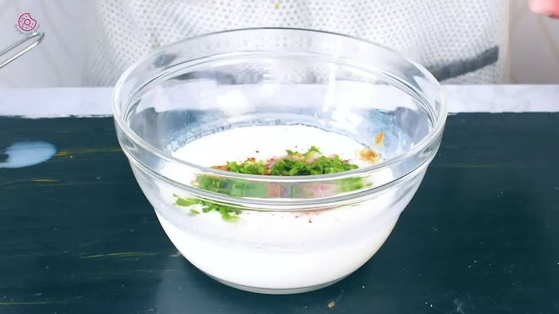 Image of the recipe cooking step-1-2 for Kiwi Raita