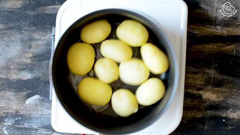 Image of the recipe cooking step-1-6 for Lehsuni Dum Aloo - Spicy Garlicky Potatoes