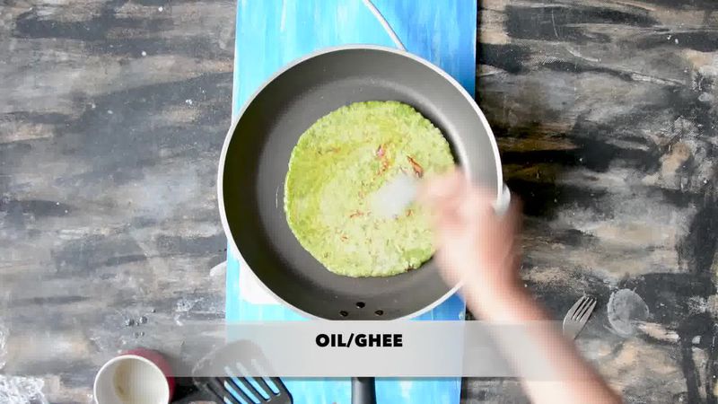 Image of the recipe cooking step-5-10 for How To Make Healthy Oats Paratha - Oats Green Paratha