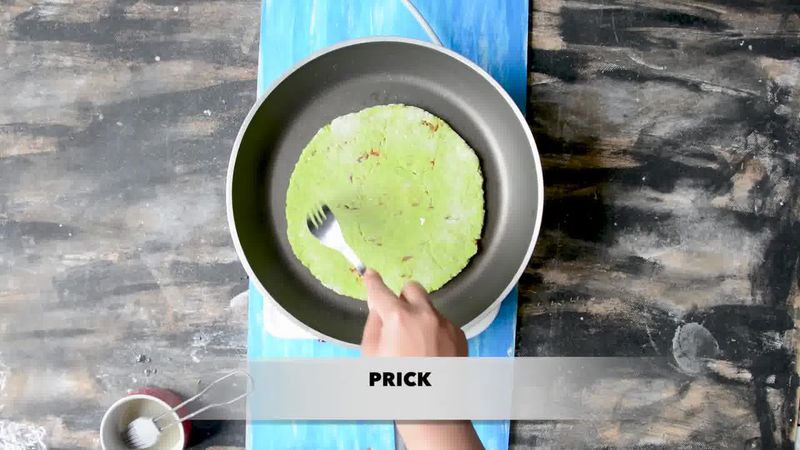 Image of the recipe cooking step-5-8 for How To Make Healthy Oats Paratha - Oats Green Paratha