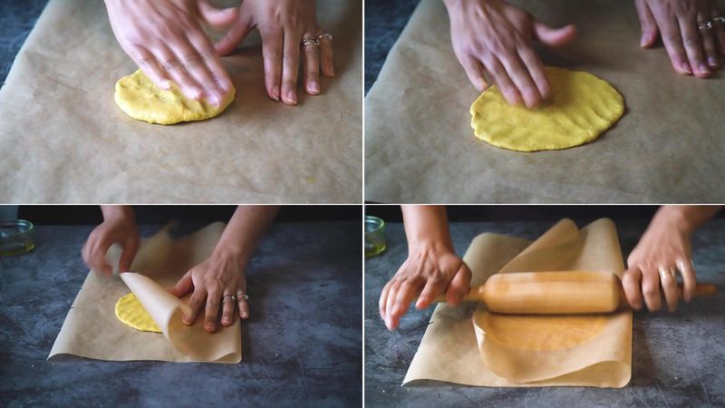 Image of the recipe cooking step-3-2 for Makki Ki Roti