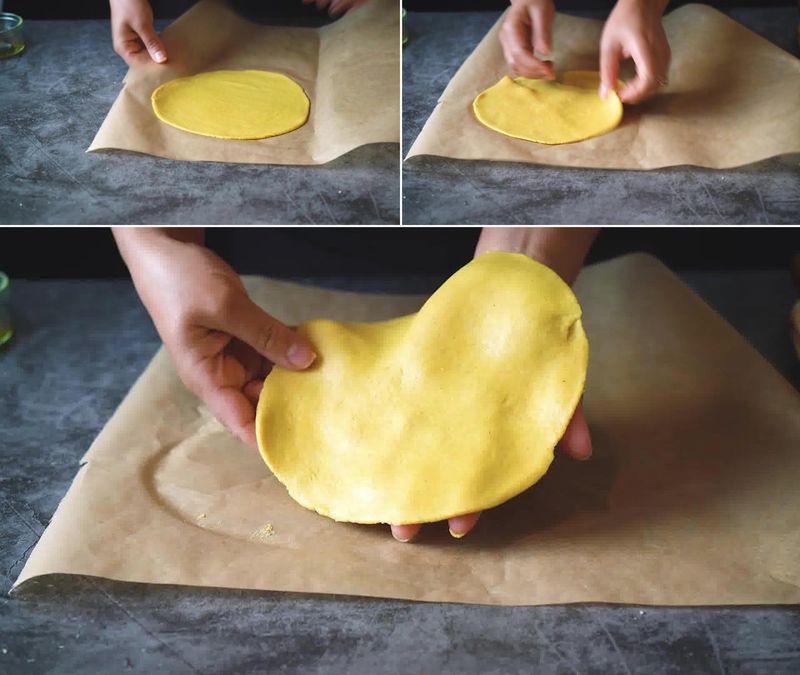 Image of the recipe cooking step-3-3 for Makki Ki Roti