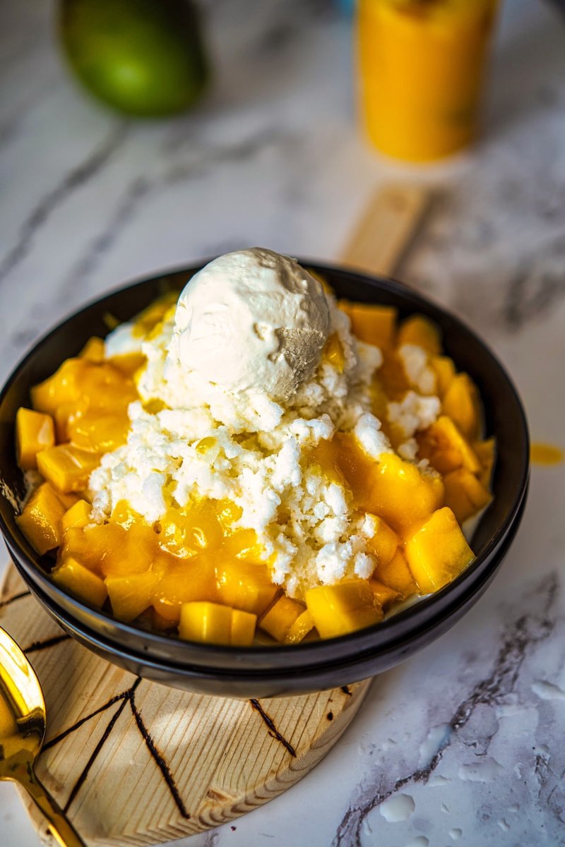 Easy Mango Bingsu recipe featuring creamy Korean shaved ice, ripe mangoes, mango sauce, and vanilla ice cream