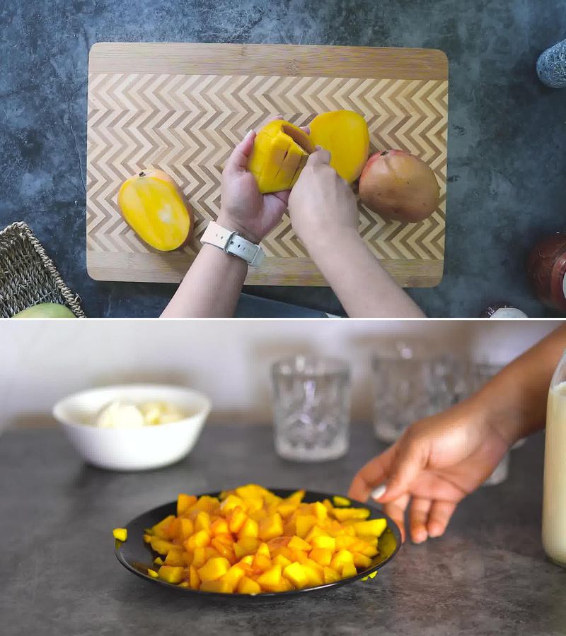Image of the recipe cooking step-1-1 for Mango Milkshake