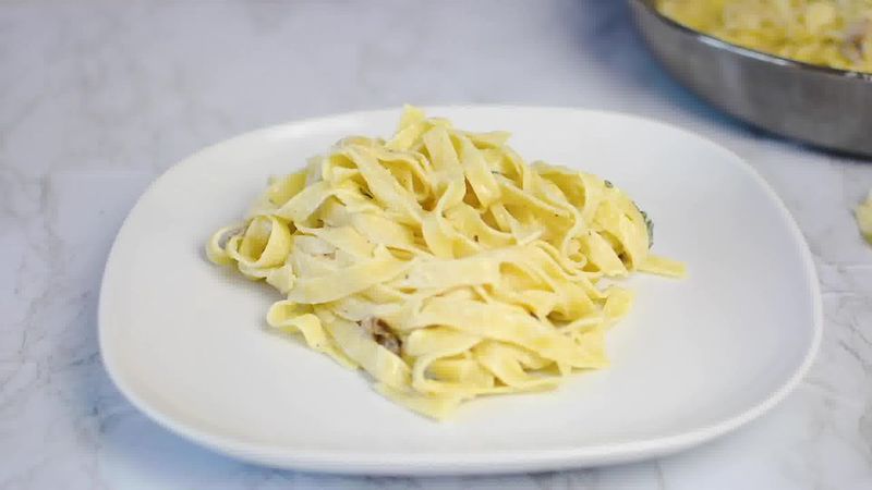 Image of the recipe cooking step-2-6 for Mushroom Fettuccine with Alfredo Sauce