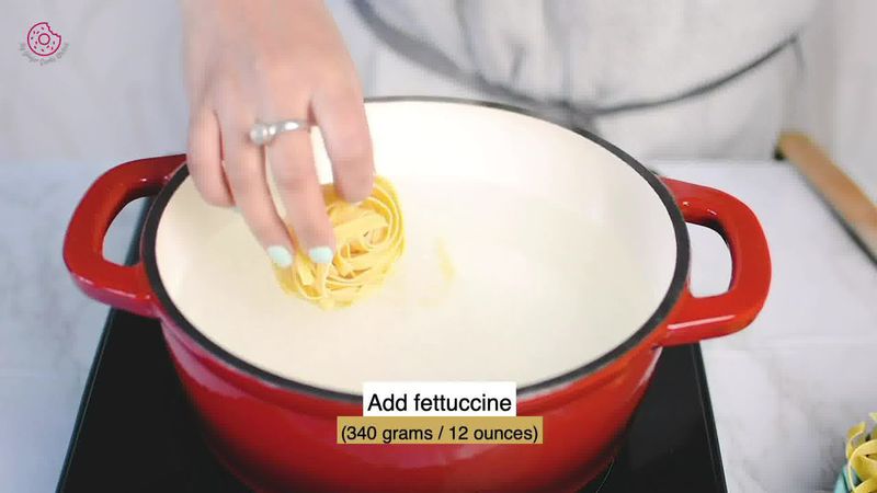 Image of the recipe cooking step-1-2 for No Cream Fettuccine Alfredo