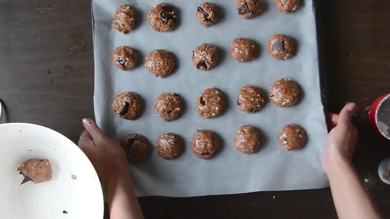 Image of the recipe cooking step-1-7 for Oatmeal Peanut Butter Chocolate Cookies (Video Recipe)