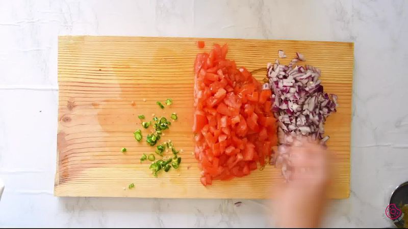 Image of the recipe cooking step-1-1 for Onion Tomato Raita