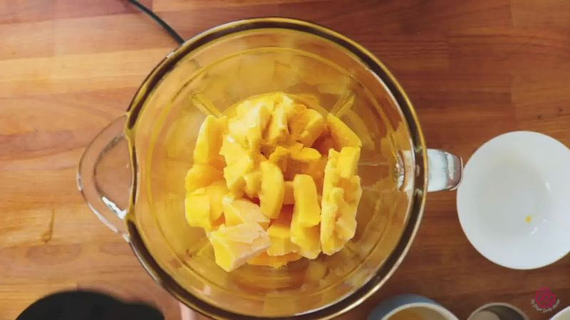 Image of the recipe cooking step-1-1 for Immunity Boosting Orange Smoothie