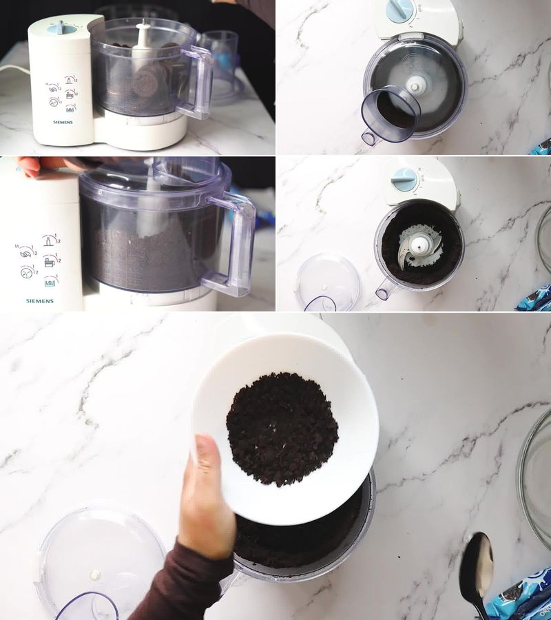 Image of the recipe cooking step-1-1 for Oreo Truffles