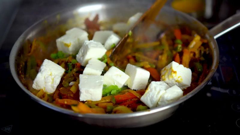 Image of the recipe cooking step-1-12 for Paneer Jalfrezi