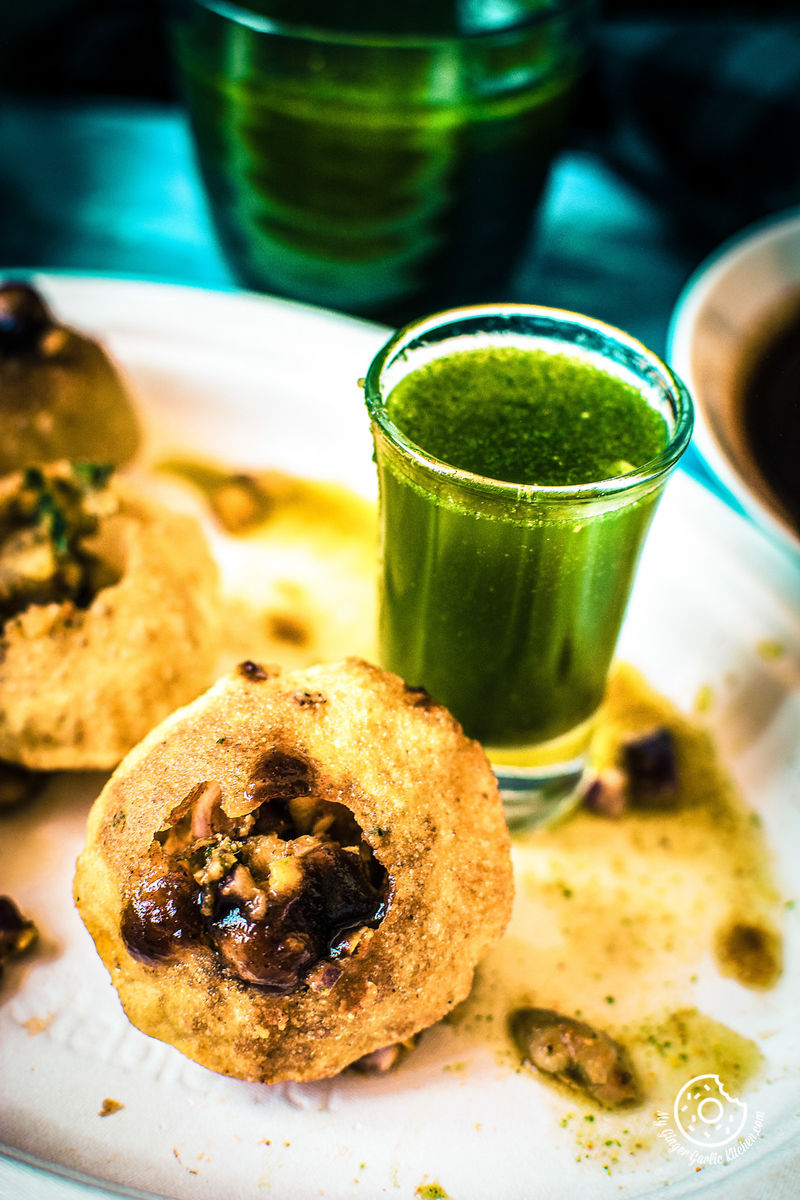 pani puri served in a plate