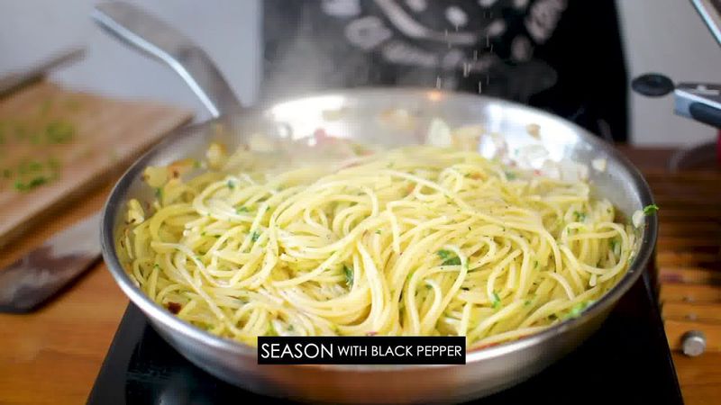 Image of the recipe cooking step-1-11 for Pasta Aglio E Olio (Spaghetti with Oil and Garlic)