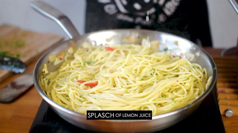 Image of the recipe cooking step-1-12 for Pasta Aglio E Olio (Spaghetti with Oil and Garlic)