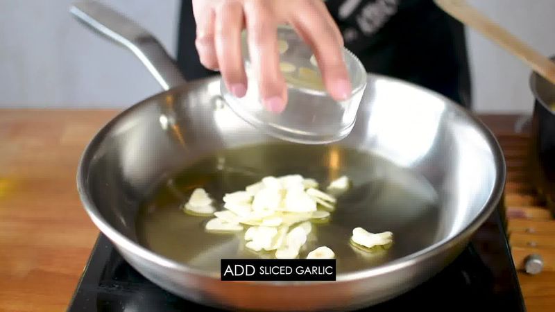 Image of the recipe cooking step-1-5 for Pasta Aglio E Olio (Spaghetti with Oil and Garlic)