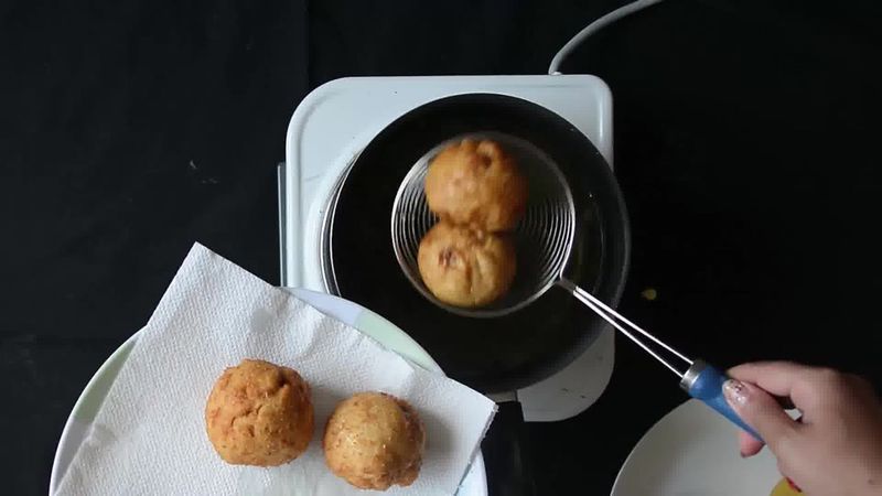 Image of the recipe cooking step-2-7 for Bread Roll (Video)