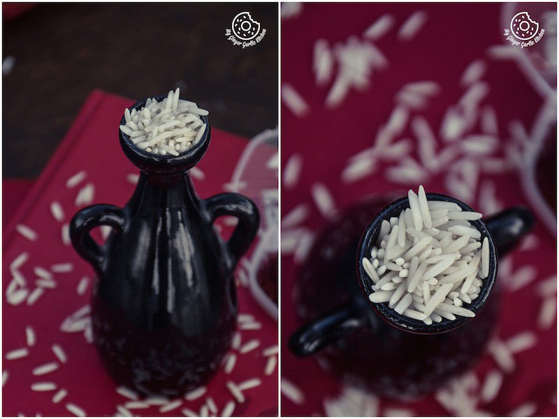 two pictures of a vase with rice in it