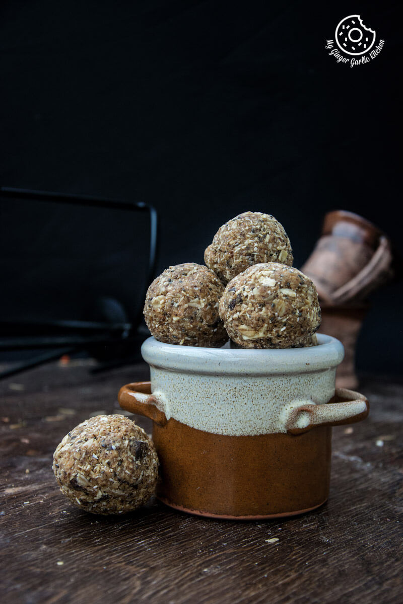 a bunch of no bake oats and chia energy balls of food in a bowl