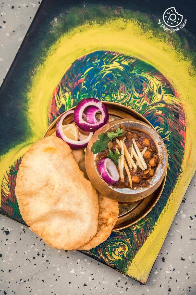 there is a plate of chole bhature 
