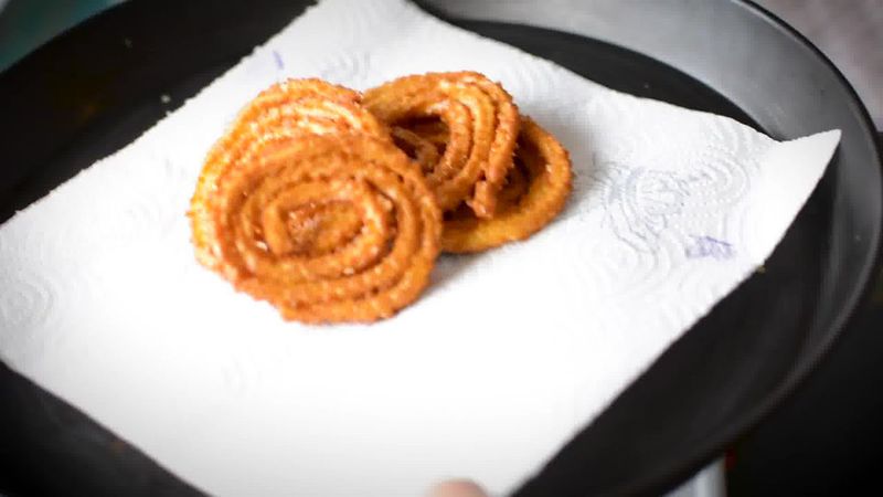 Image of the recipe cooking step-3-3 for Chakli Recipe – Instant Rice Chakli (Fried + Baked)