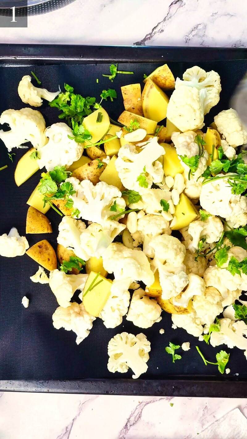Image of the recipe cooking step-2-1 for Roasted Cauliflower Tahini Bowl